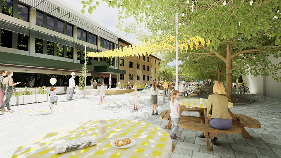 Visualisering av den norra delen av sommargatan 2024. Runda träbord med sittbänkar. Måna gula vimplar hänger över gatan. Personer promenerar på gatan. Barn leker. En restaurangs uteservering syns i bakgrunden.