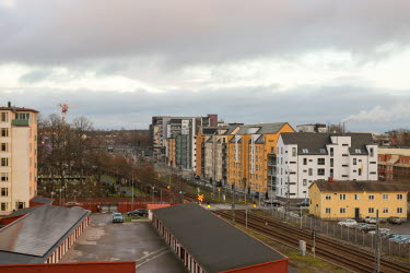 Parkeringshus bangården vy från parkeringshusets tak mot järnvägen och Drottninggatan.